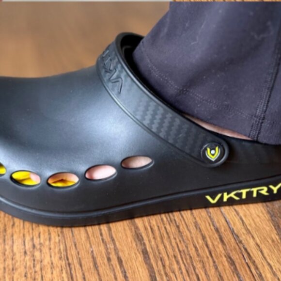 VKTRY Cloud Core Contoured Recovery Clogs Black Mens 11-12 main image 5